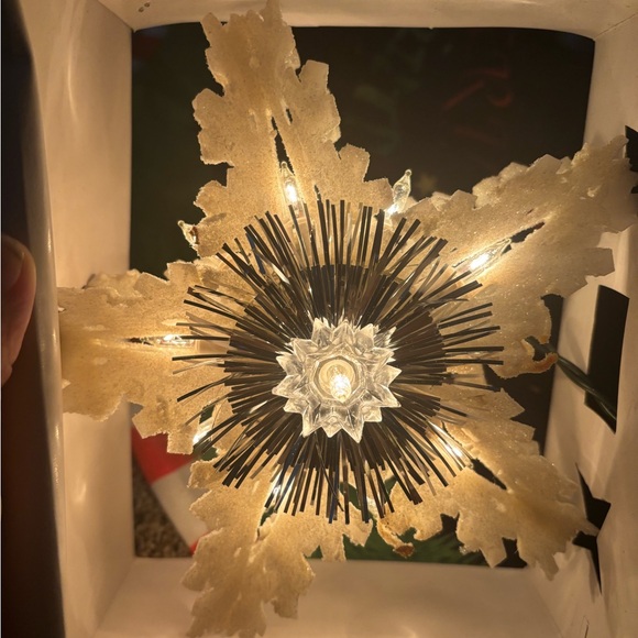 Illuminated Snowflake Tree Topper - Picture 8 of 16